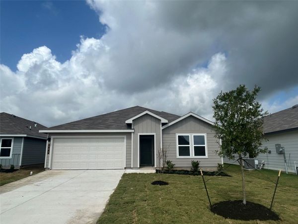 305 Doss DR, Rockdale, TX 76567