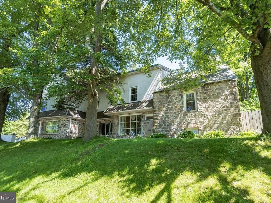 800 2 E Cathedral Road, Philadelphia, PA 19128 Main Photo