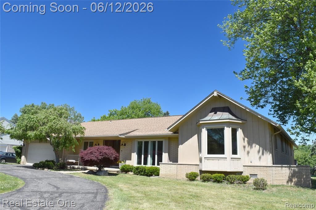 5324 Greenbriar Drive, West Bloomfield Township, MI 48323 Main Photo
