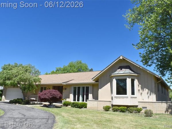 5324 Greenbriar Drive, West Bloomfield Twp, MI 48323