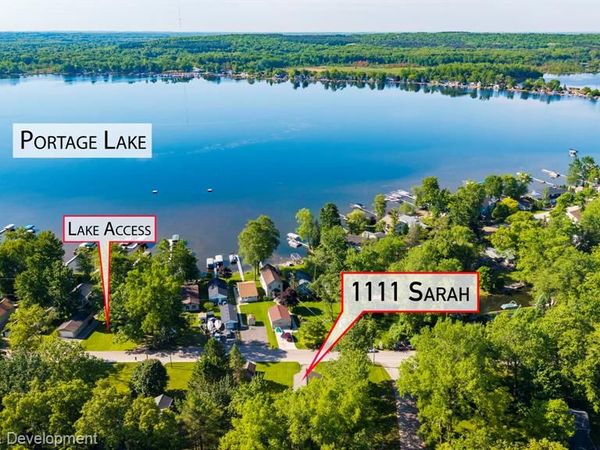 1111 Sarah Road, Putnam Twp, MI 48169