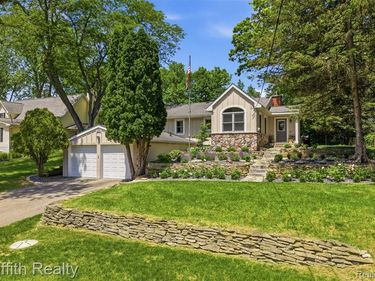 6262 Briggs Lake Drive, Green Oak Twp, MI 48116