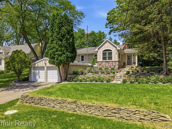 6262 Briggs Lake Drive, Green Oak Twp, MI 48116