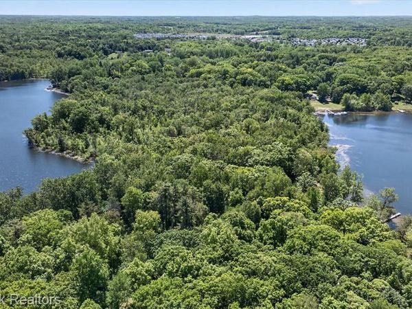 VAC Four Lakes Drive, Green Oak Twp, MI 48178