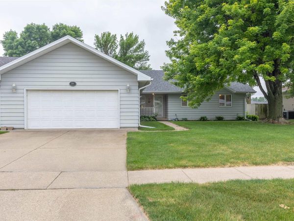 210 Carriage Lane, Sergeant Bluff, IA 51054