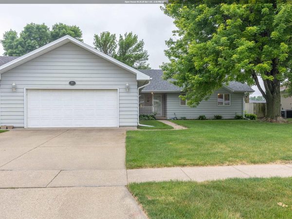 210 Carriage Lane, Sergeant Bluff, IA 51054