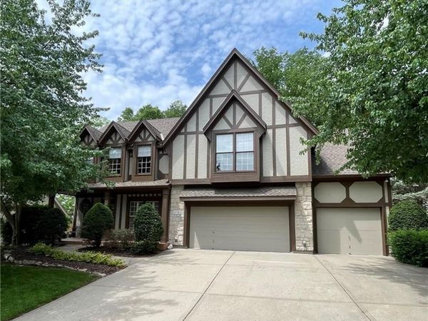 6736 NW Monticello Terrace, Parkville, MO 64152