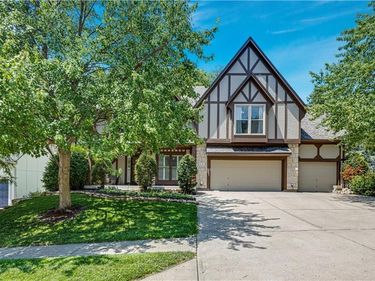 6736 NW Monticello Terrace, Parkville, MO 64152