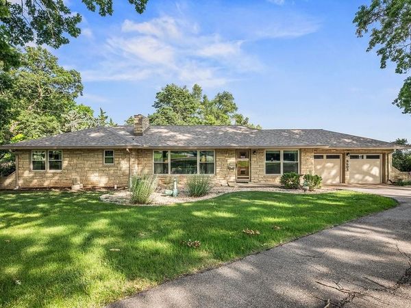 8601 Metcalf Avenue, Overland Park, KS 66212
