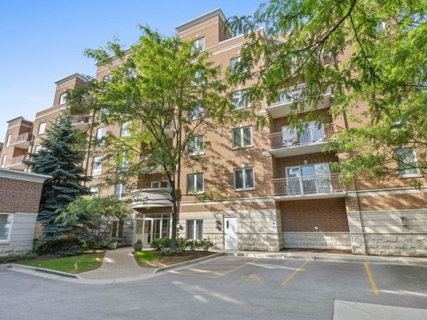 819 Graceland Avenue , Unit 204, Des Plaines, IL 60016
