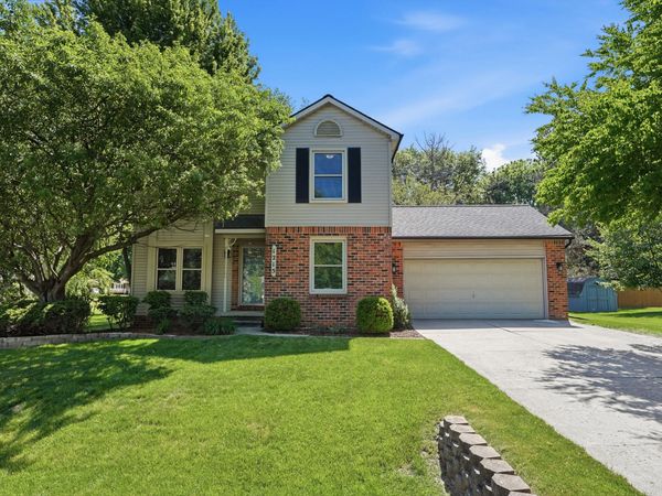 1215 Lori Lane, Fenton, MI 48430