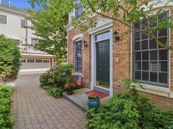23 Mariners Walk , Oyster Bay, NY 11771