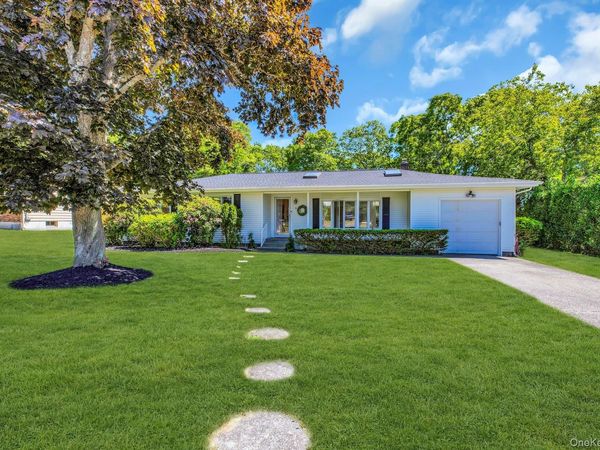 6 Oldfield Lane, East Quogue, NY 11942