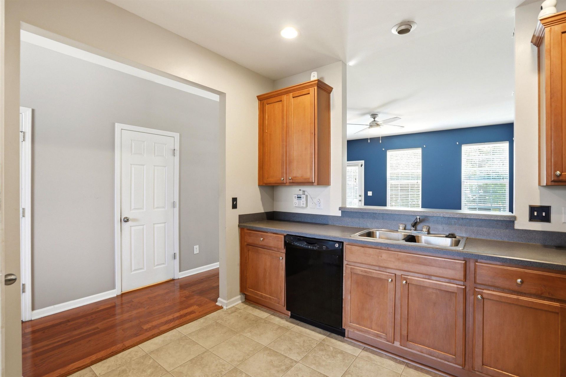 905 Hemingway Circle Photo 10