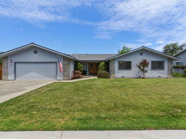 805 S Ridgemark Drive, Hollister, CA 95023