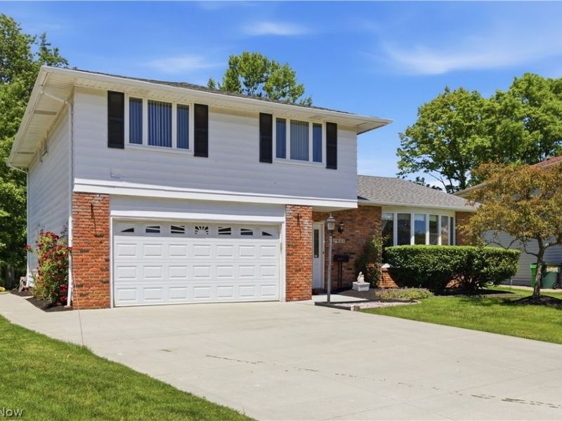 5827 Ashcroft Drive , Mayfield Heights, OH 44124 Photo 2