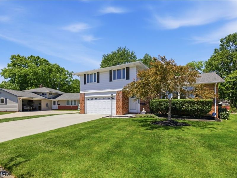 5827 Ashcroft Drive , Mayfield Heights, OH 44124 Photo 4