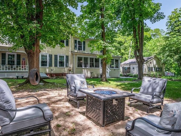 26 Groton St, Pepperell, MA 01463