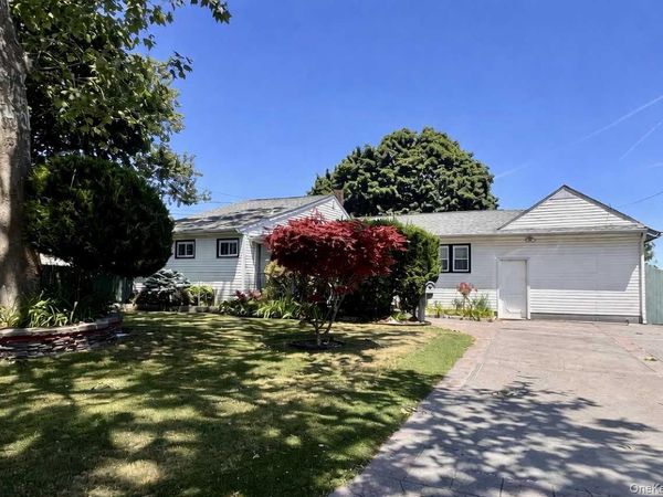 1327 Brooklyn Boulevard , Bay Shore, NY 11706