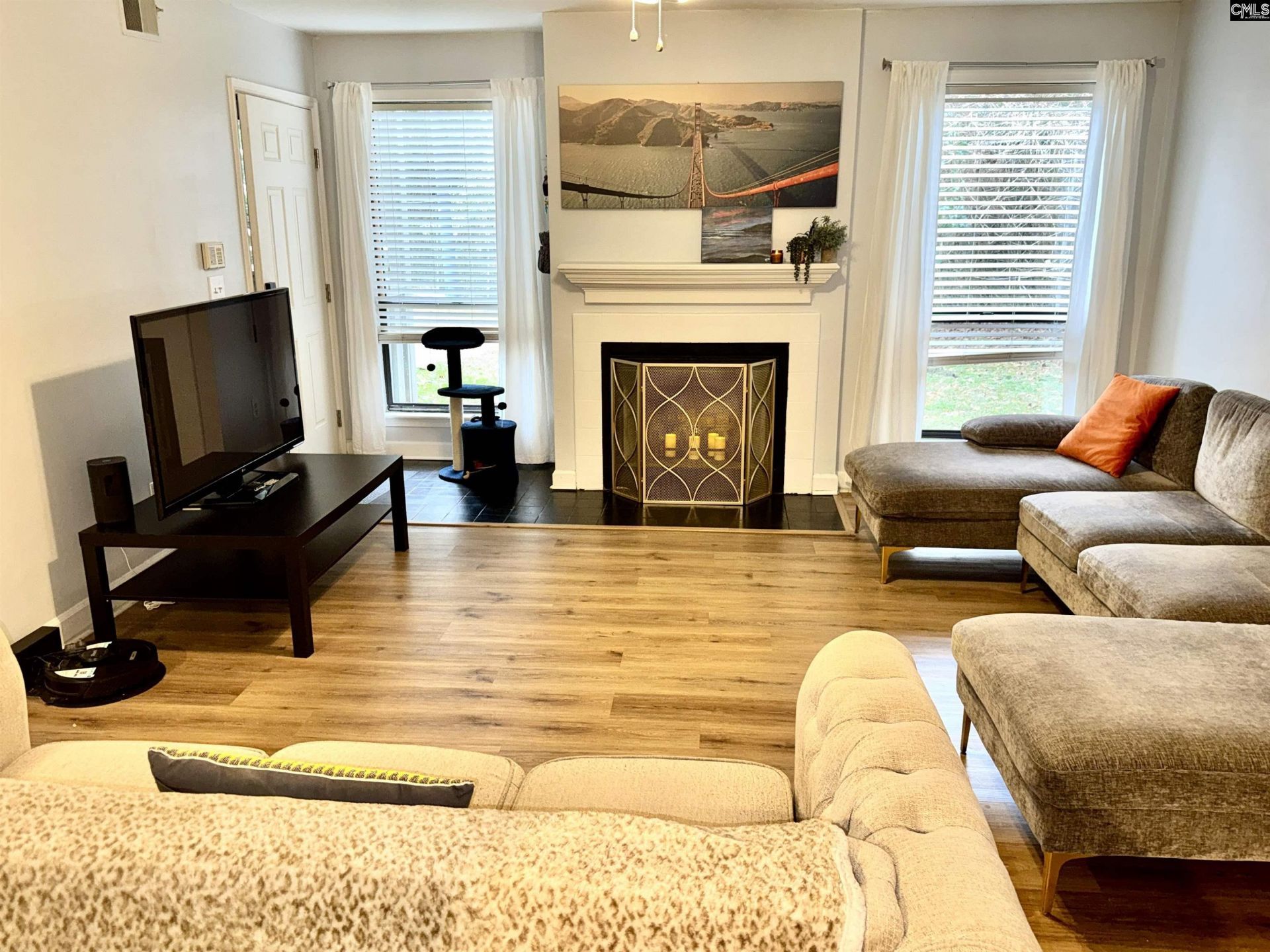 448 Deerwood Street  Photo 9