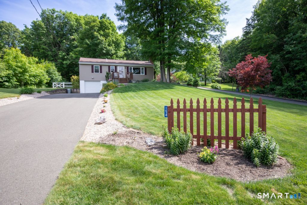154 Meeting House Hill, Durham, CT 06422 Main Photo