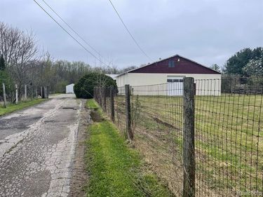 8261 Fenton Road , Grand Blanc Twp, MI 48439