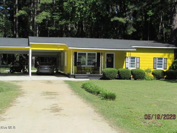 584 N 3rd Street, Saint Pauls, NC 28384
