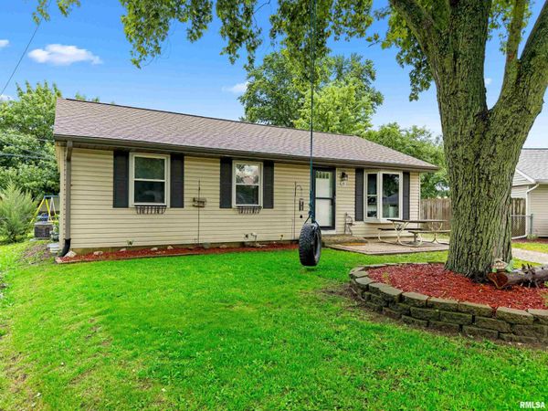 110 BRIAR Court, Washington, IL 61571