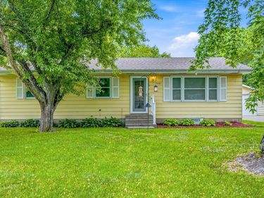 3687 Arcade Street N, Vadnais Heights, MN 55127
