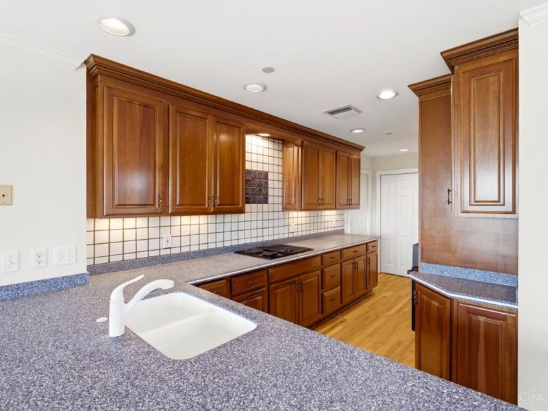 3435 Golden Avenue, Unit 901, Cincinnati, OH 45226 Photo 8