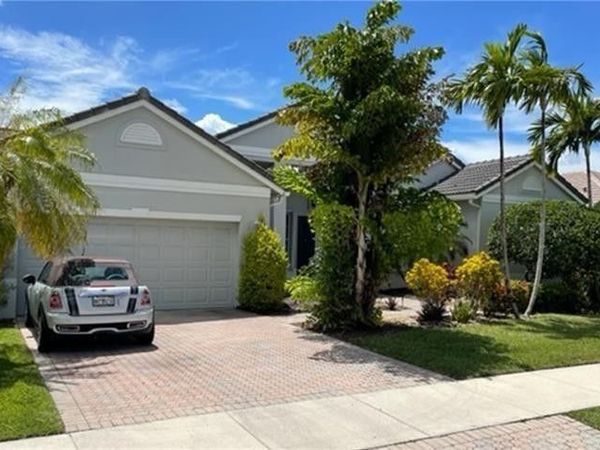 2721 W Abiaca Circle, Davie, FL 33328