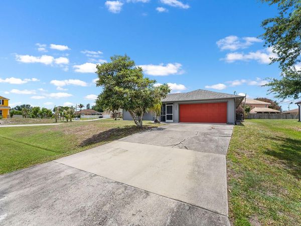 403 SW Cahoon Court, Port St. Lucie, FL 34953