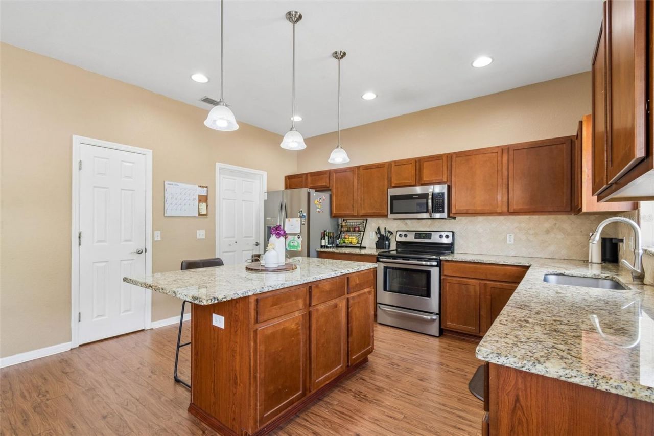 10620 Carloway Hills Drive , Wimauma, FL 33598 Photo