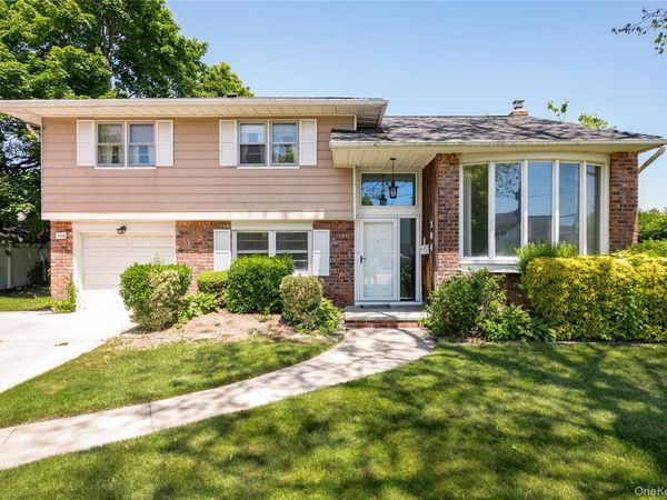 304 Violet Street , Massapequa Park, NY 11762