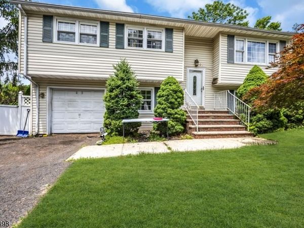 26 Nancy Ln, Piscataway, NJ 08854