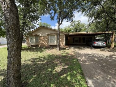 212 S Norma Drive , Lacy Lakeview, TX 76705