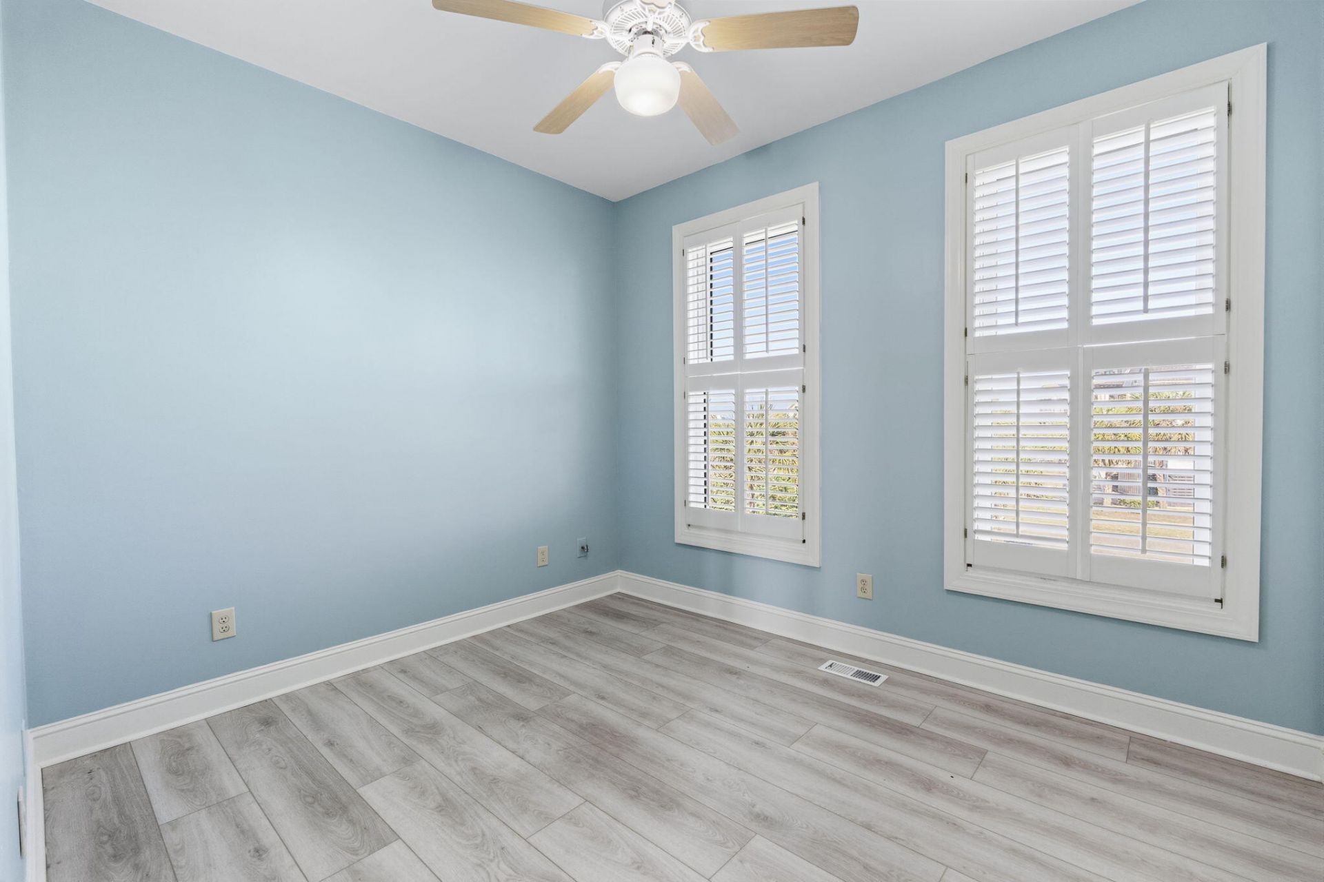 2201 S Waccamaw Drive Photo 46