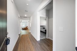 732 Meadowbrook Lane photo 4