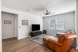 732 Meadowbrook Lane photo 4