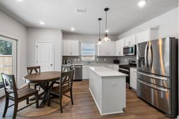 732 Meadowbrook Lane photo 4