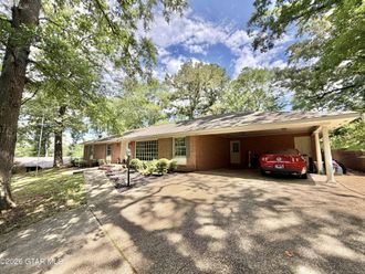 705 N 19th Avenue Columbus, MS 39701