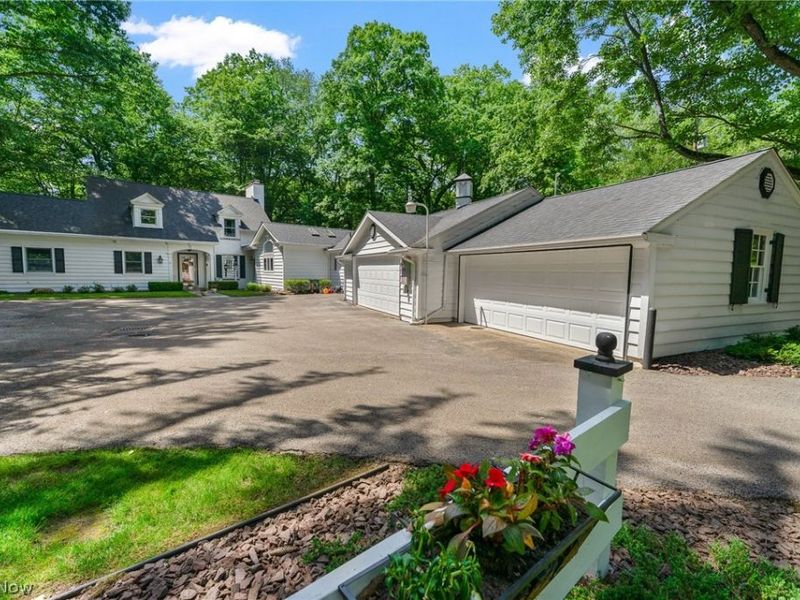 40 Redfern Drive, Youngstown, OH 44505 Photo 1
