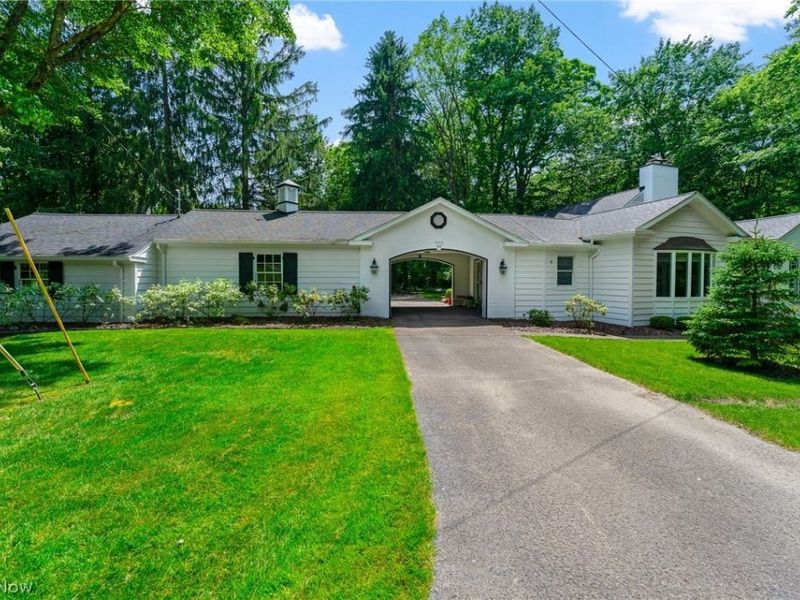 40 Redfern Drive, Youngstown, OH 44505 Photo 2