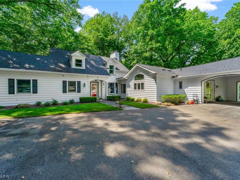 40 Redfern Drive, Youngstown, OH 44505 Photo 4