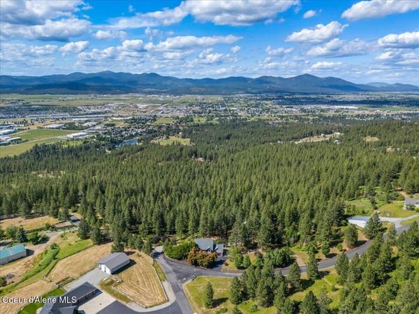 16289 W Summerfield RD, Post Falls, ID 83854