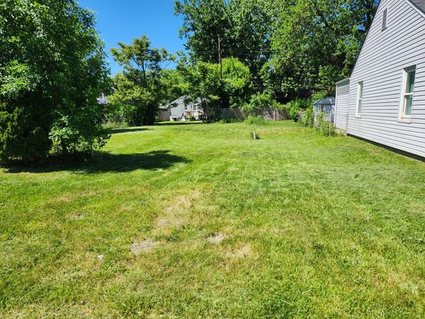 351 E Milton Avenue, Hazel Park, MI 48030