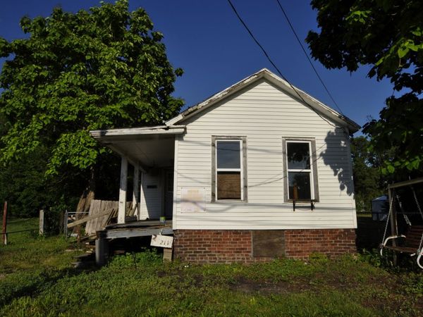 211 S Sterling Street , Streator, IL 61364