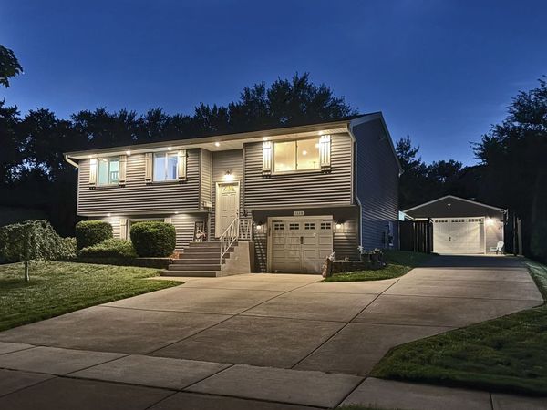 1328 Cabot Lane , Schaumburg, IL 60193