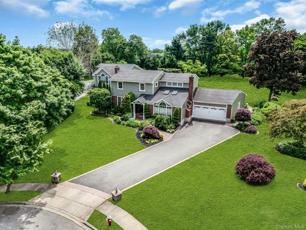 2 Eton Court , Plainview, NY 11803
