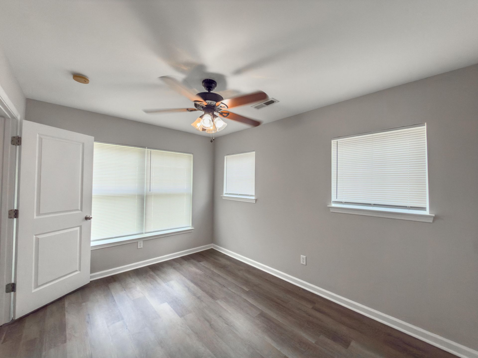 251 Grand Oaks Drive Photo 16